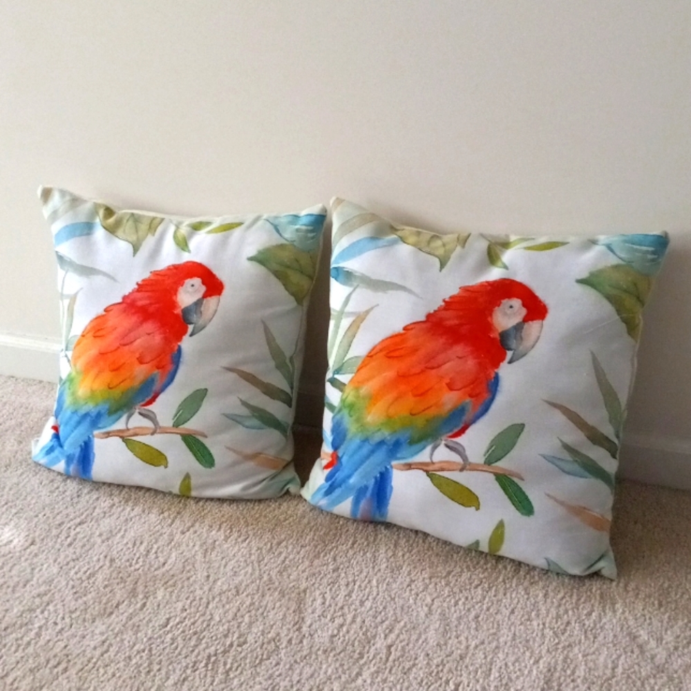 Margaritaville themed pillows.  Sold as a set of 2. 🦜
